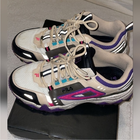 Preloved Women's Fila size 8 sneakers - Picture 2 of 5